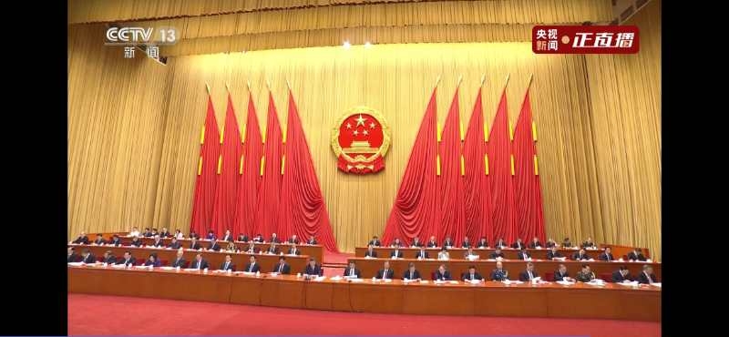 中共昌宏建设集团有限公司支部委员会书记李明带领党员及入党积极分子共同观看学习“全国抗击新冠肺炎疫情表